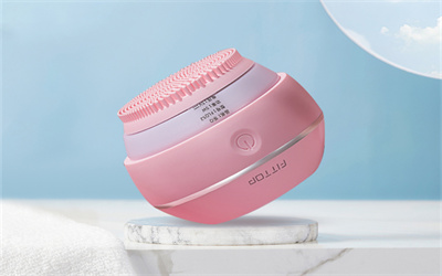 Say Hello to Radiant Summer Skin with Our Sonic Facial Cleansing Brush! 